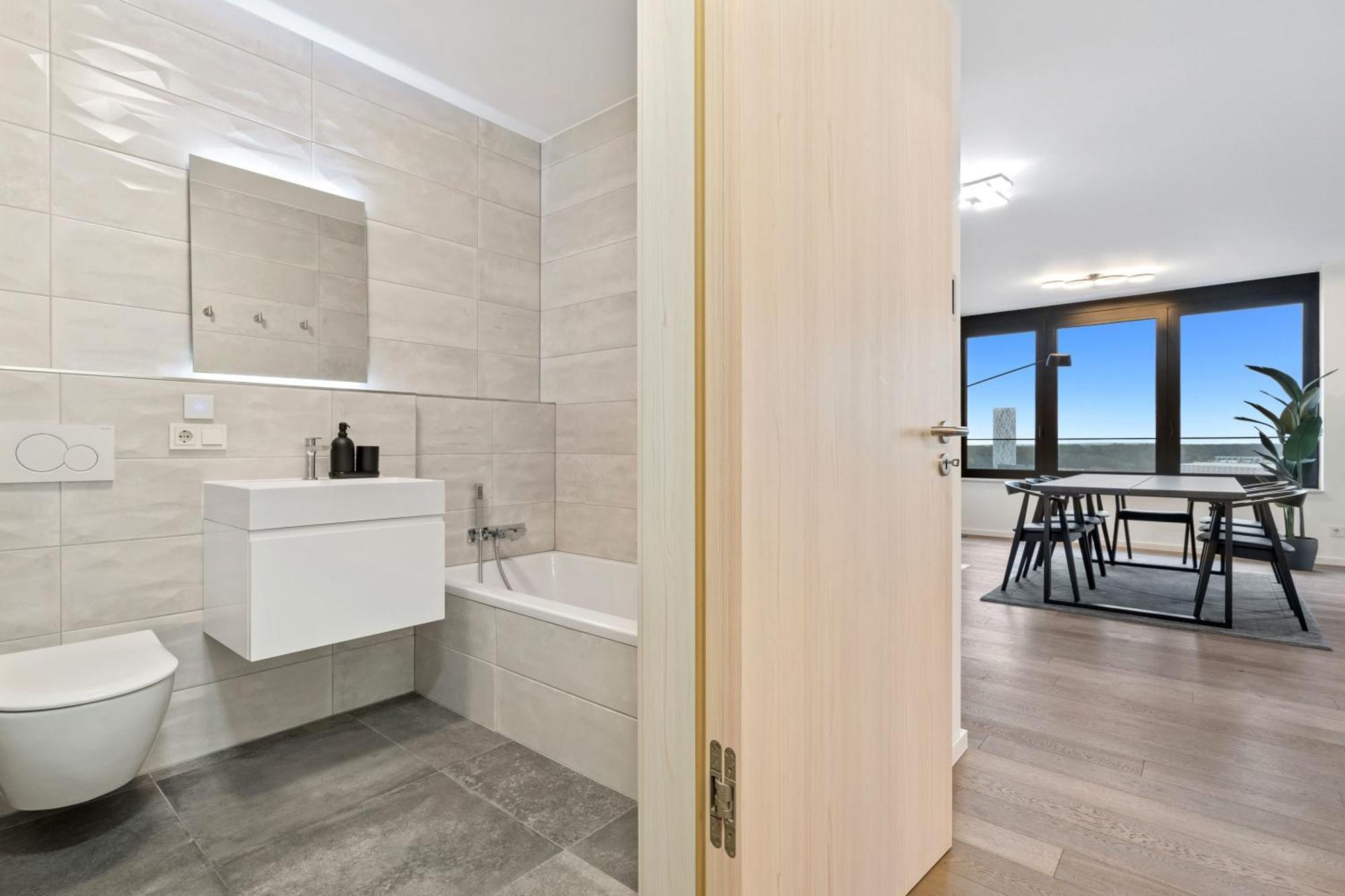Modern 2BR Apartment with Pool & City Views Люксембург Экстерьер фото