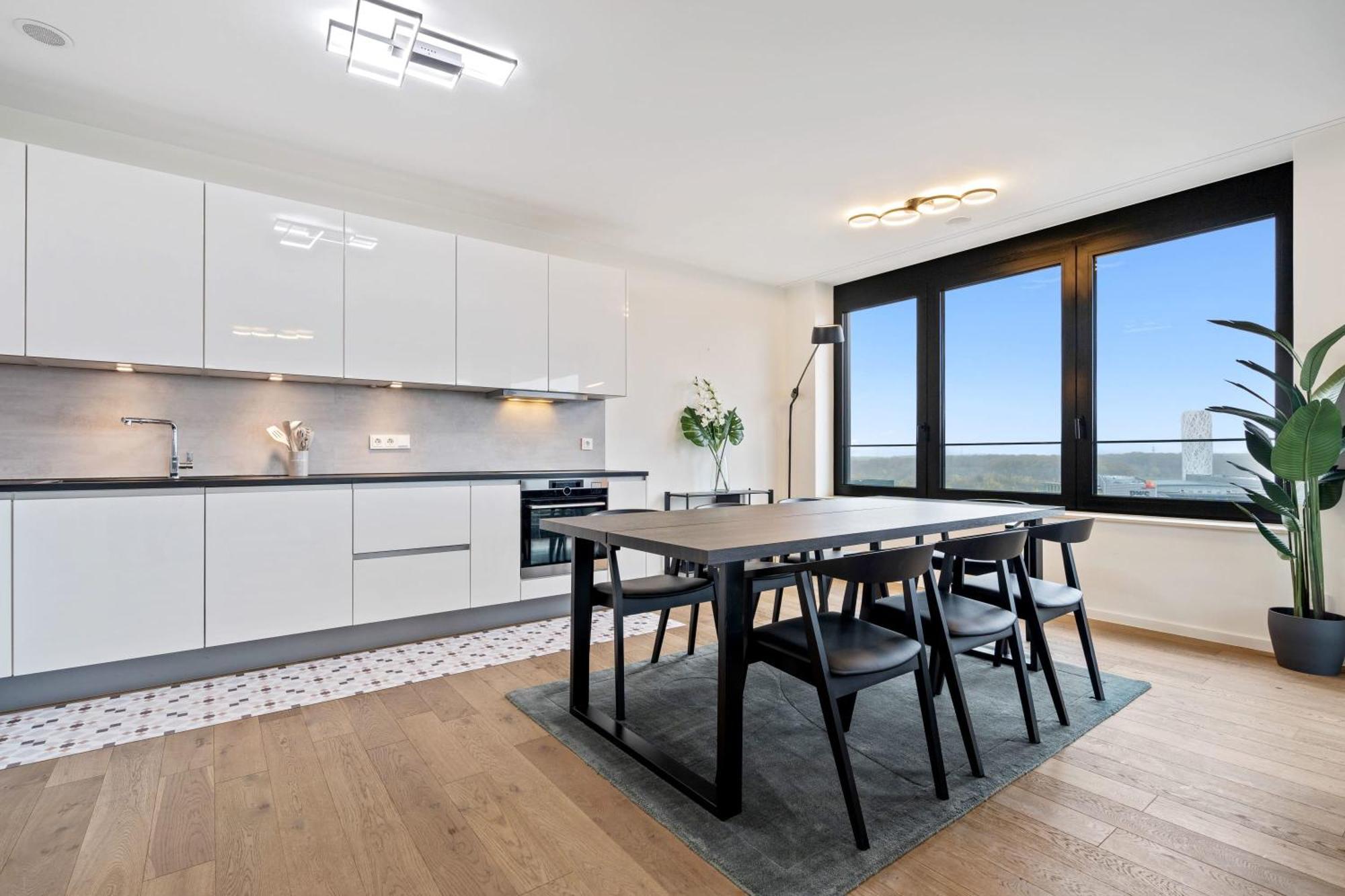 Modern 2BR Apartment with Pool & City Views Люксембург Экстерьер фото