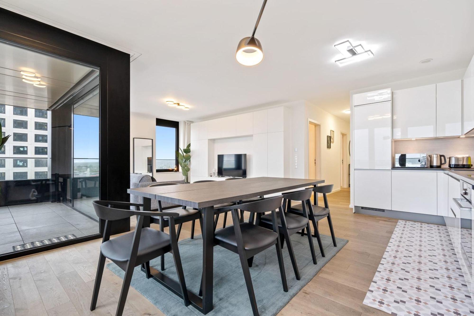 Modern 2BR Apartment with Pool & City Views Люксембург Экстерьер фото