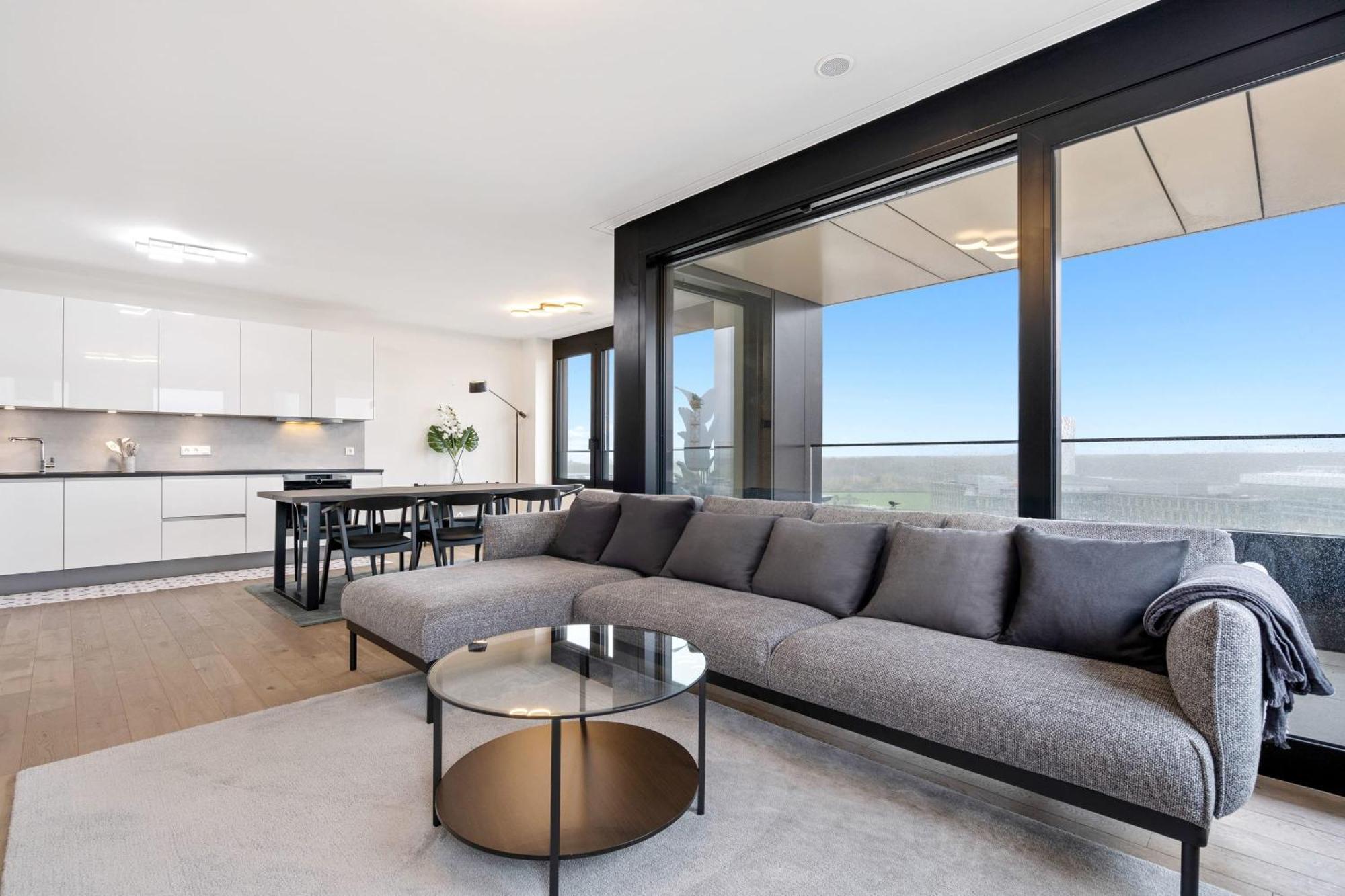 Modern 2BR Apartment with Pool & City Views Люксембург Экстерьер фото